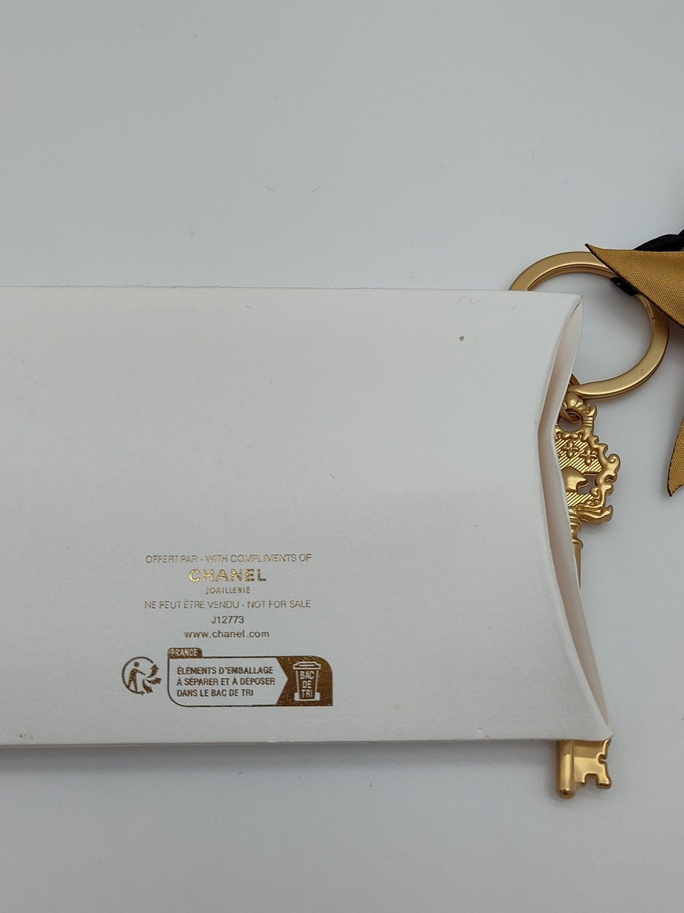 CHANEL Limited Edition Gold Comet Star Key Charm Gifting Line Collectible Japan - Picture 3 of 6